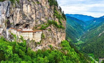 Uçaklı Butik Batum ve Ayder Yaylası Turu (2 Gece Batum Konaklamalı)